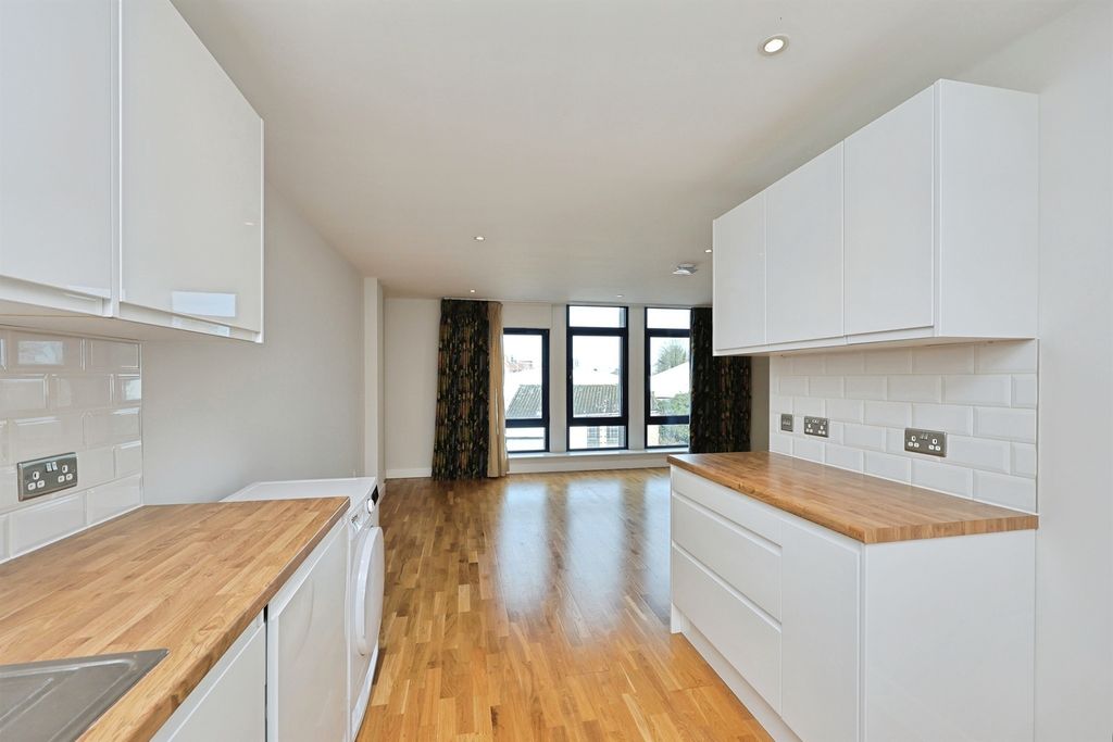 Property photo 3 of 14 Image