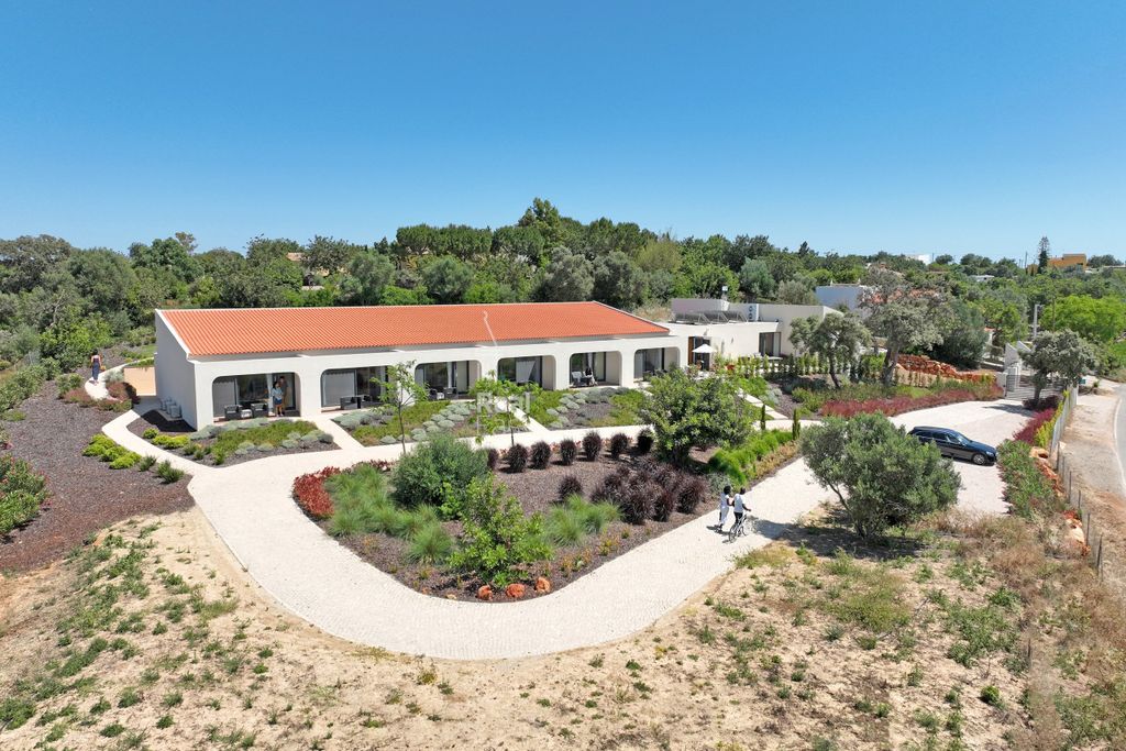 Property photo 2 of 36