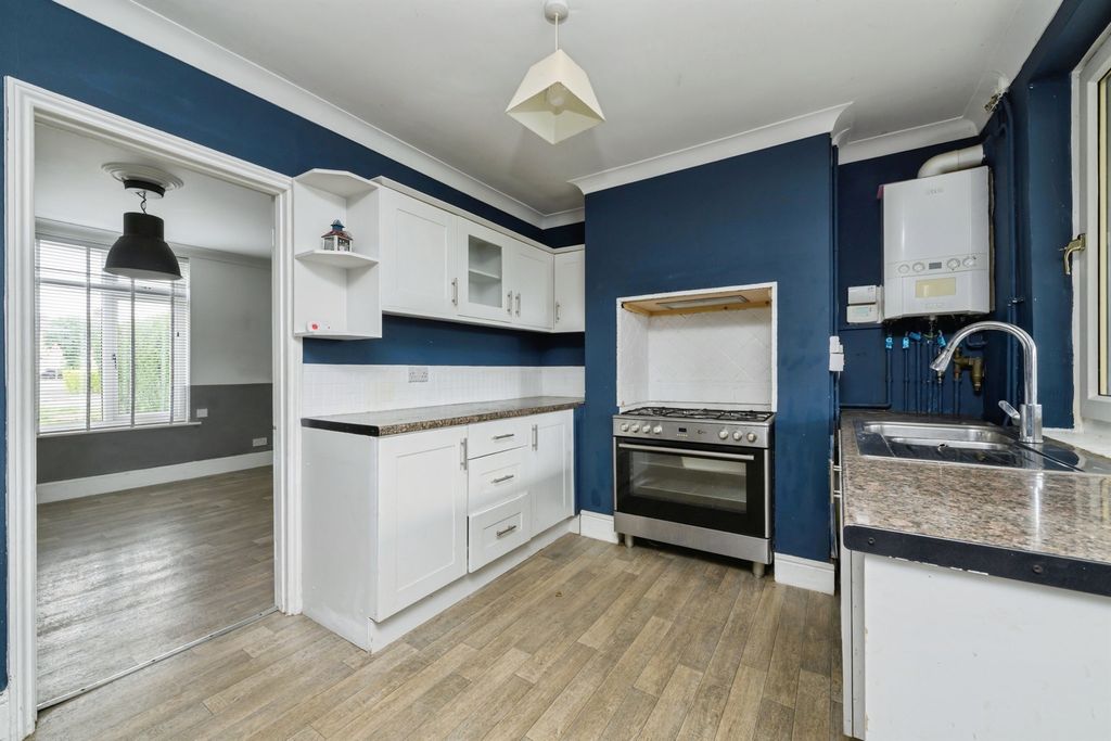 Property photo 2 of 17