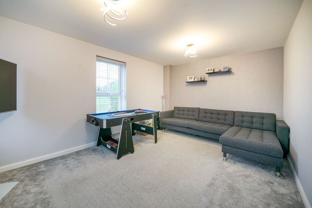 Property photo 3 of 24