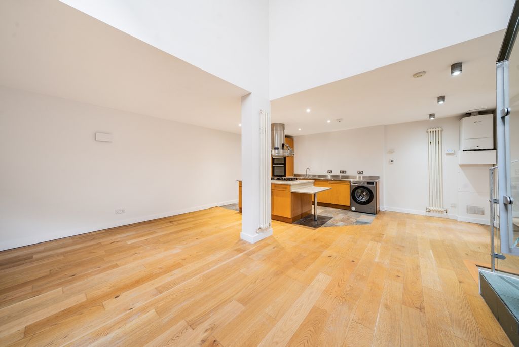 Property photo 2 of 20 Reception