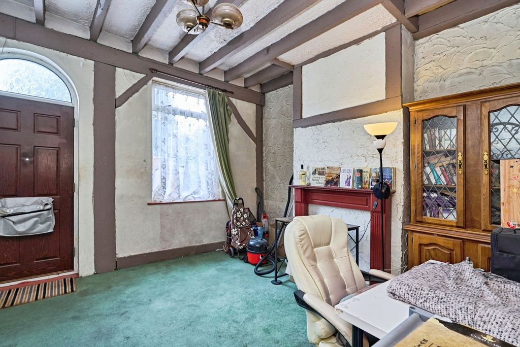 Property photo 3 of 18 Pbox-Img.Jpg