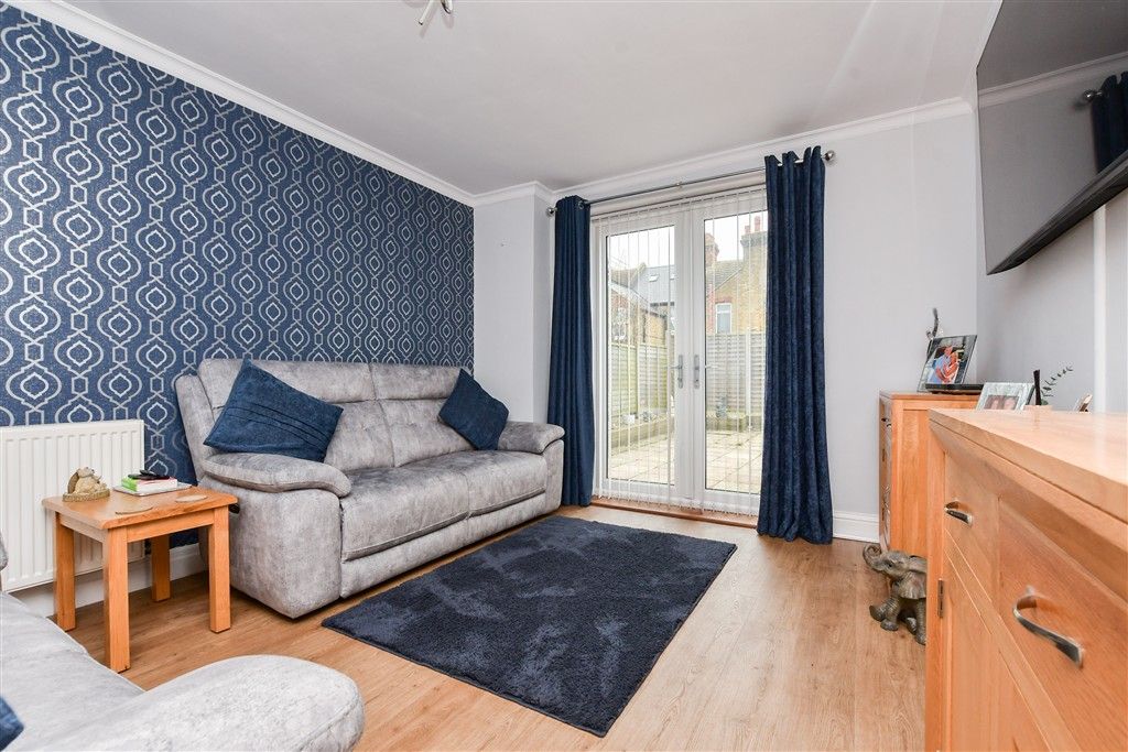 Property photo 1 of 13 Lounge