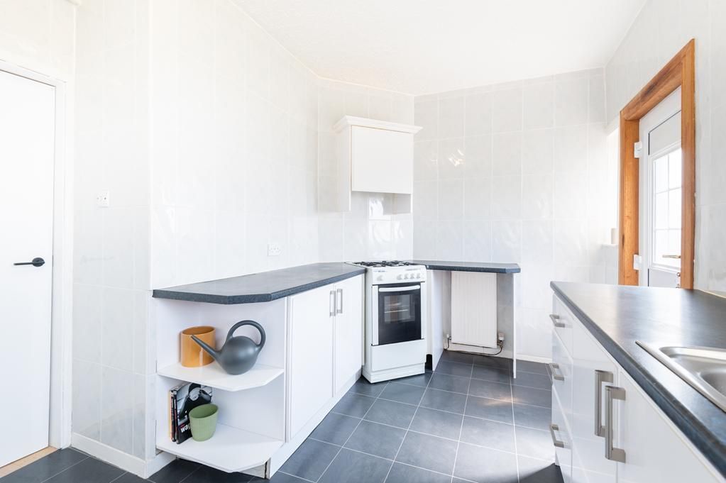 Property photo 3 of 21 Lev1481Pem Kitchen.Jpg