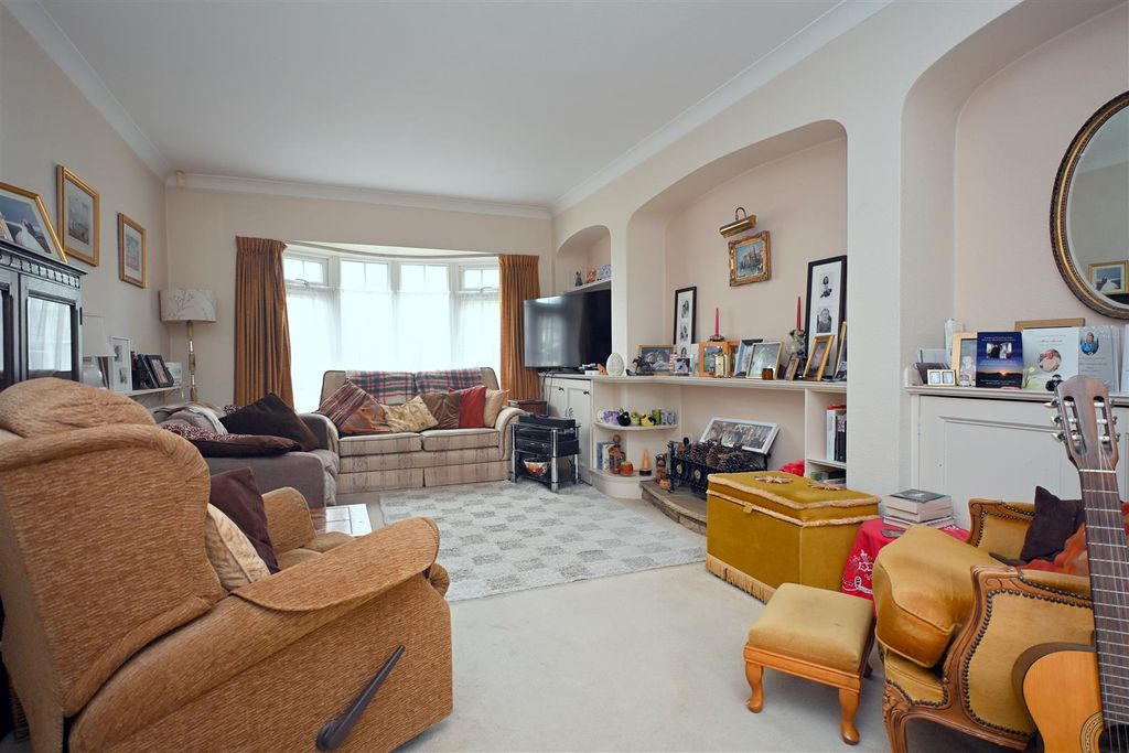Property photo 3 of 17 Sitting Room