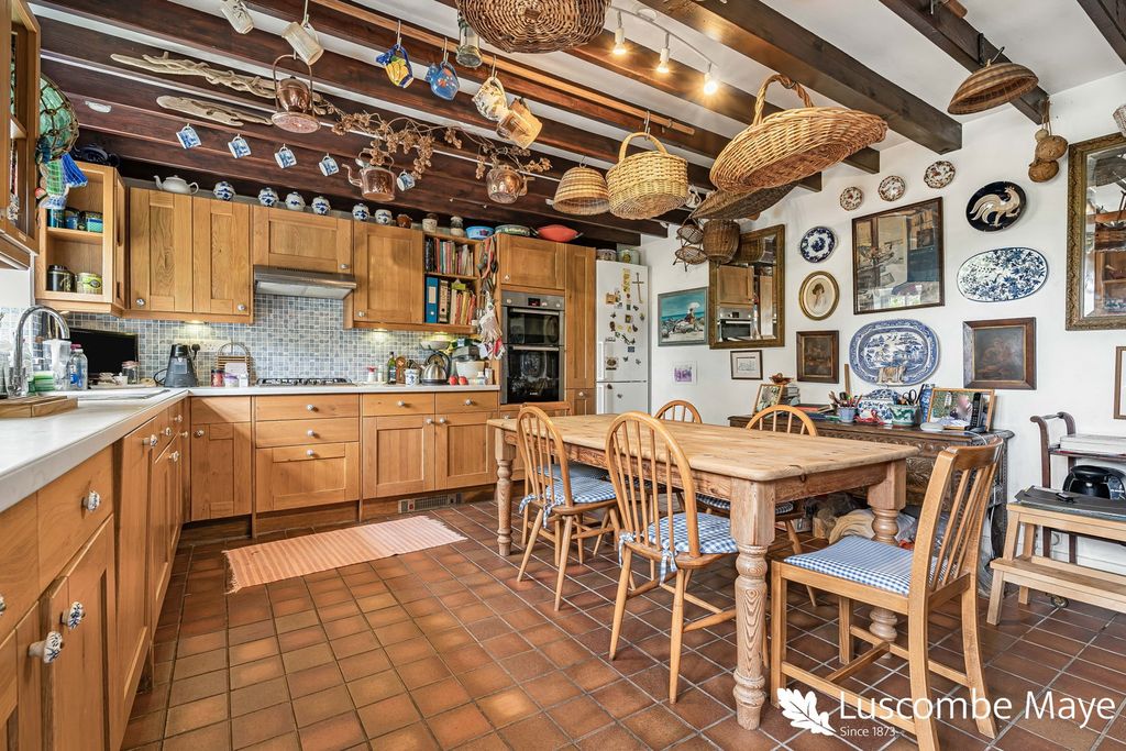 Property photo 2 of 21