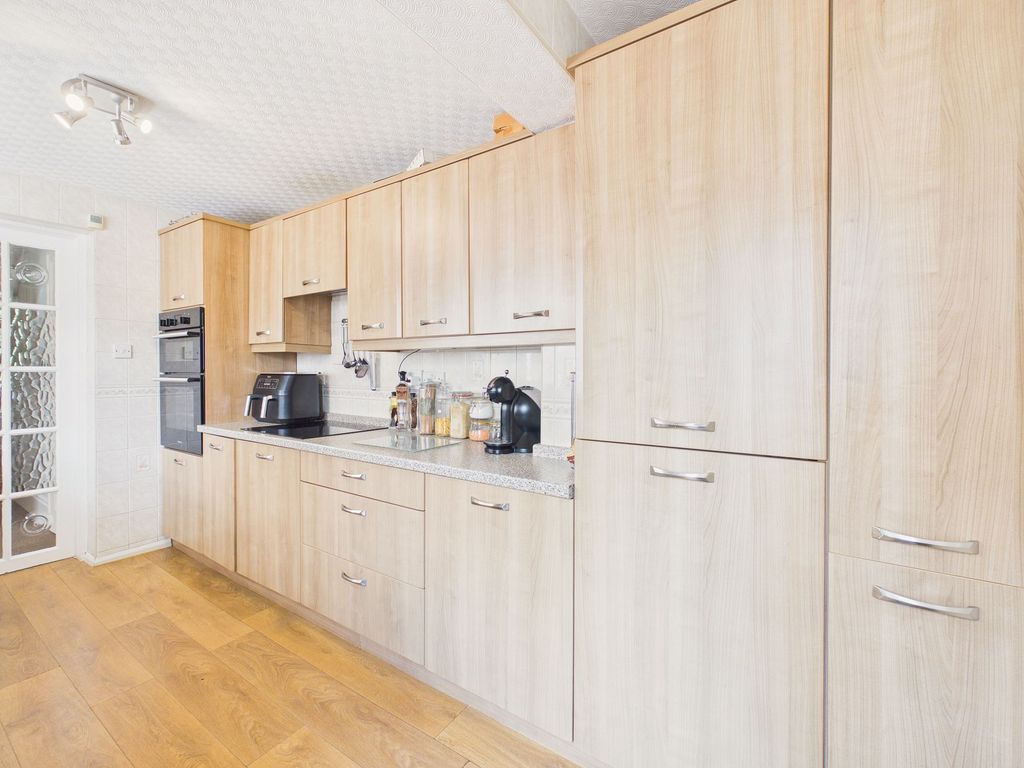 Property photo 3 of 14 Kitchen
