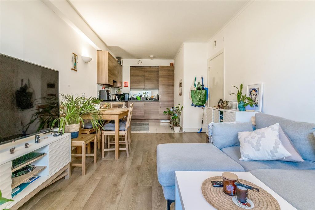 Property photo 3 of 16 32 Brighton Belle 02.Jpg