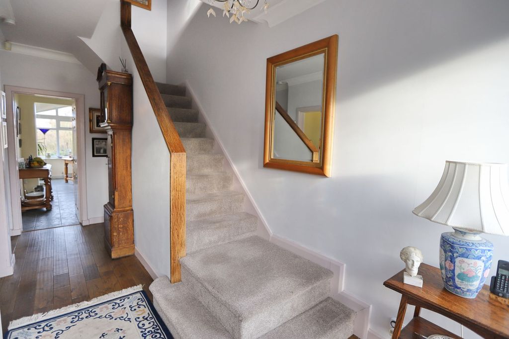 Property photo 3 of 28