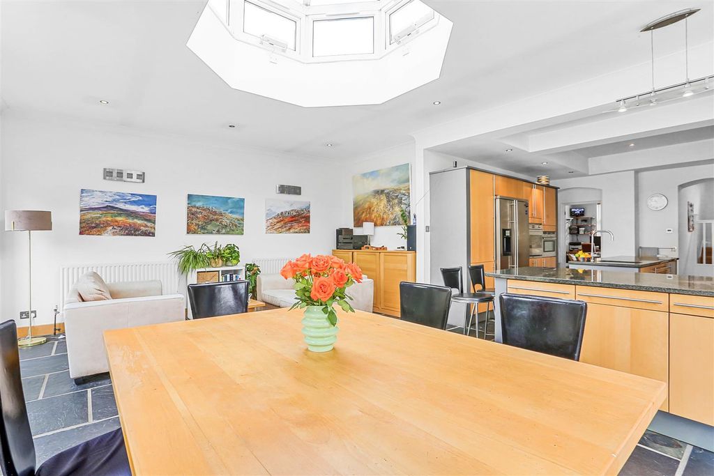 Property photo 2 of 39 1513270209 - 6.Jpg