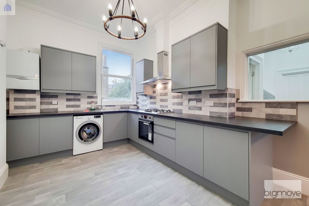 Property photo 1 of 17 5 Bedroom Apartment For Rent