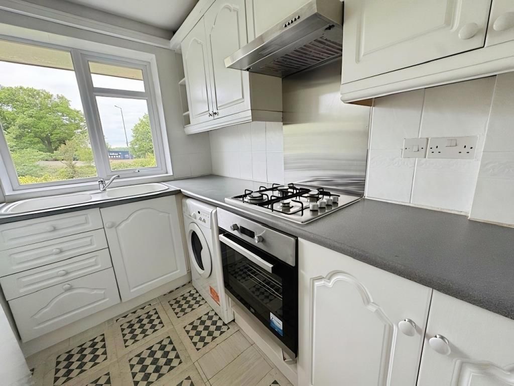 Property photo 2 of 11 Kitchen