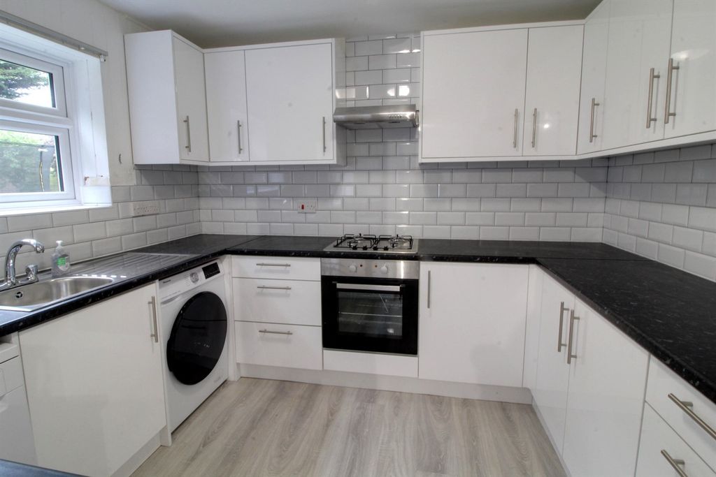 Property photo 1 of 5 (Main)