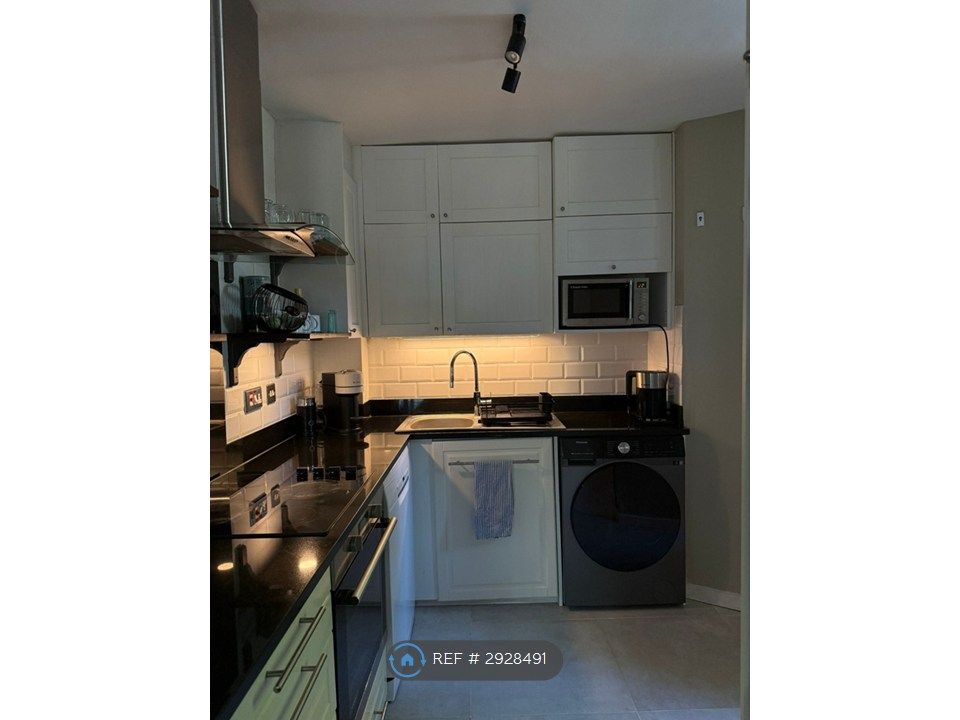 Property photo 3 of 7 Kitchen