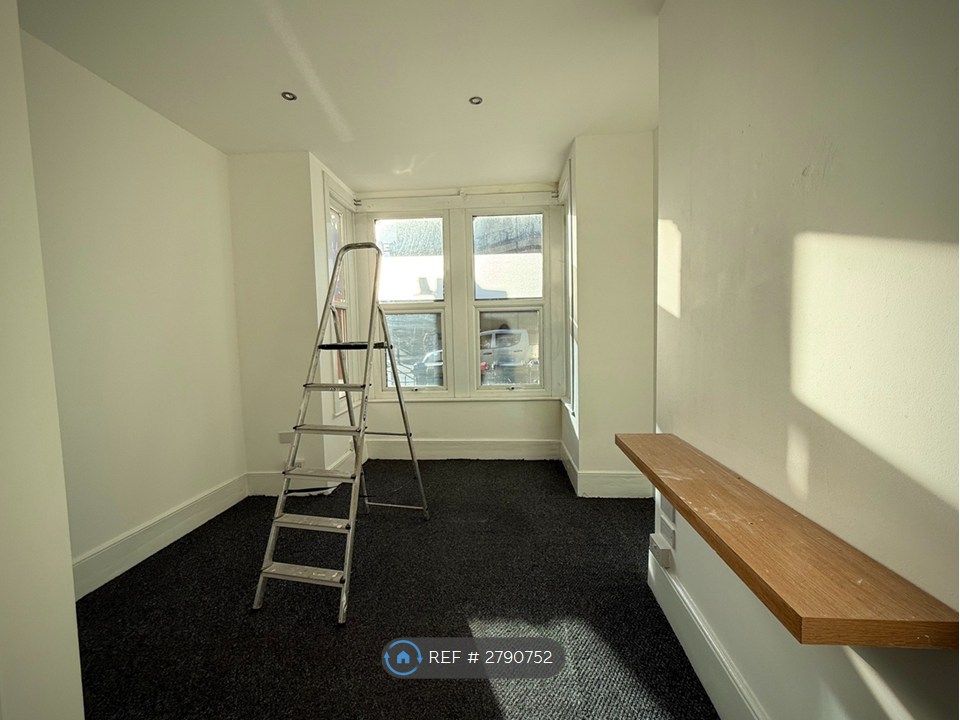 Property photo 1 of 16 Bedroom 1