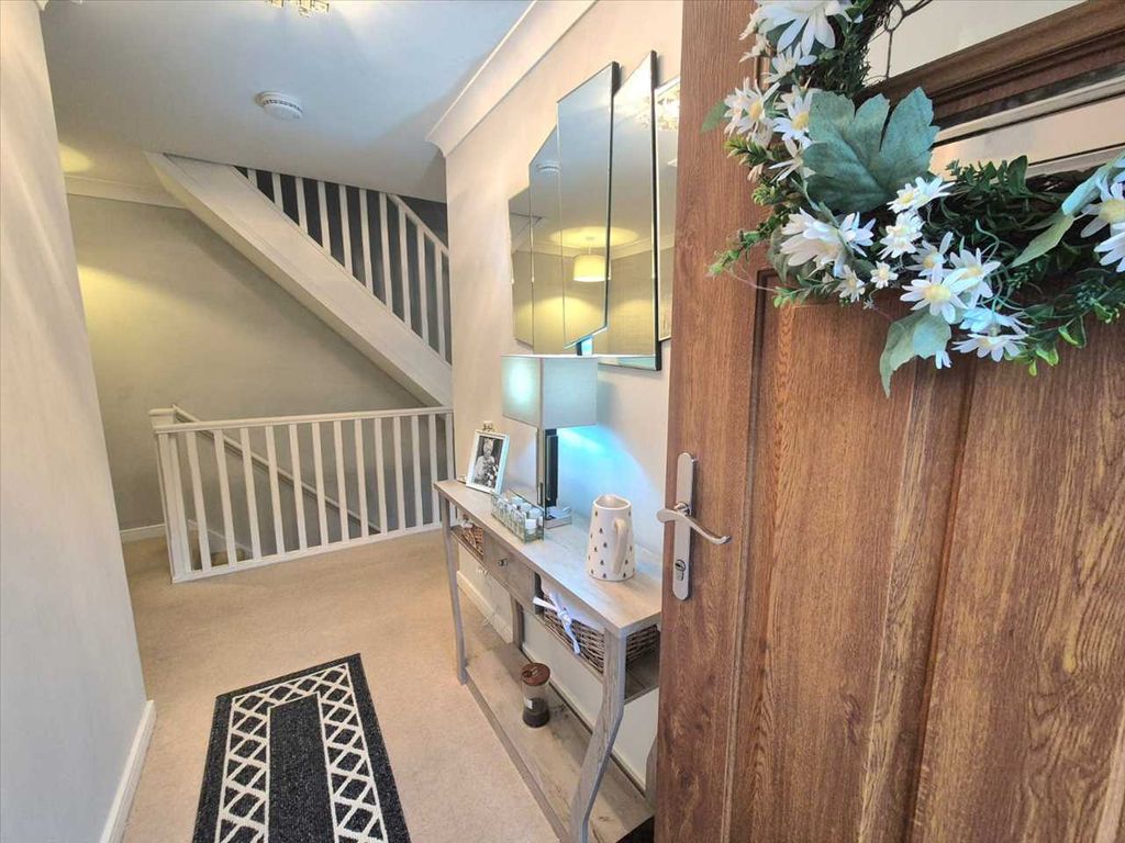 Property photo 3 of 30 Hall