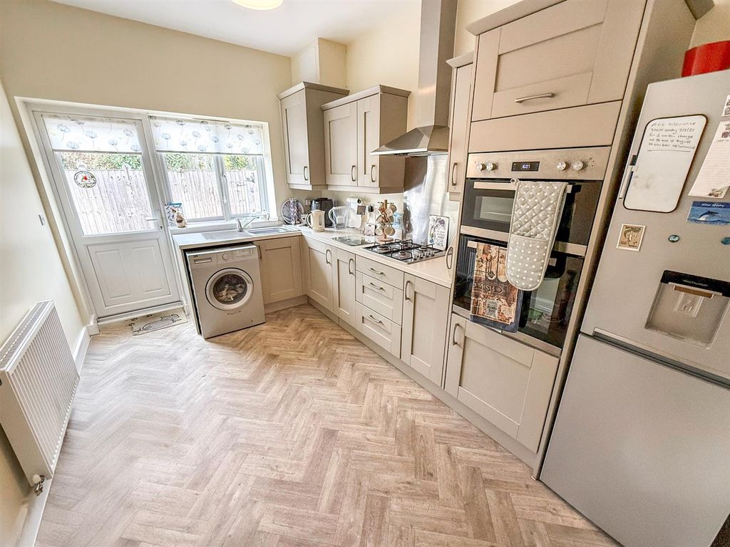 Property photo 3 of 11 Kitchen/Diner