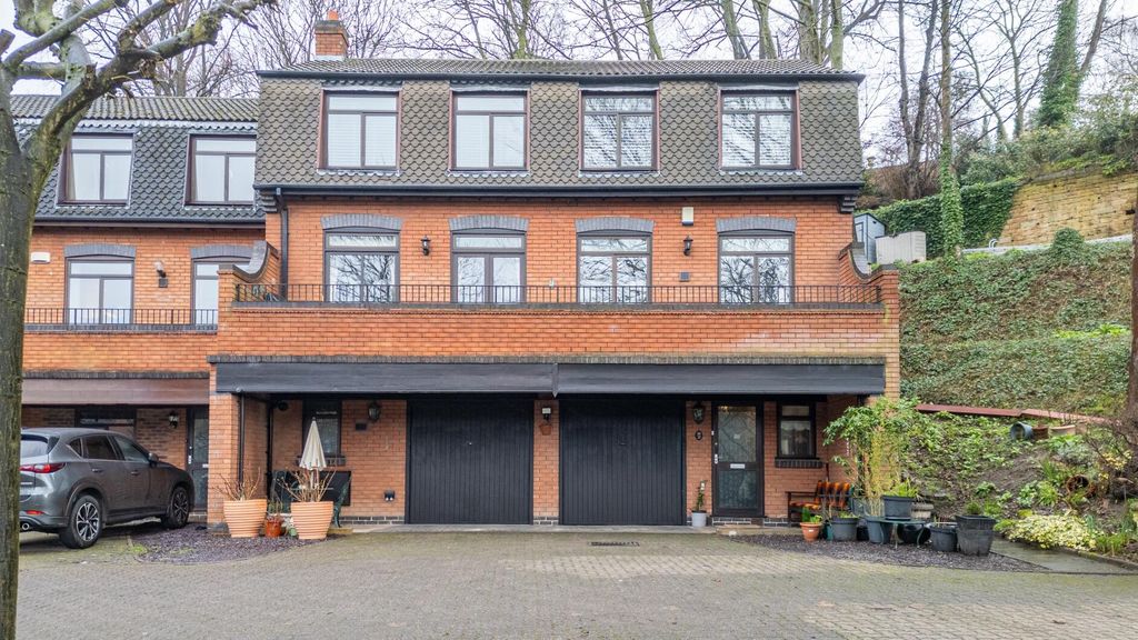 Property photo 1 of 28 Front (Exterior)