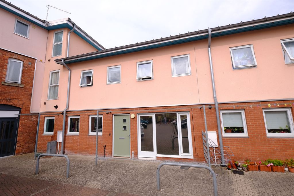 Property photo 1 of 17 Parking