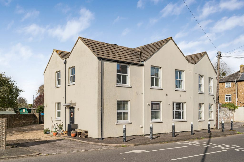 Property photo 1 of 16 Exterior