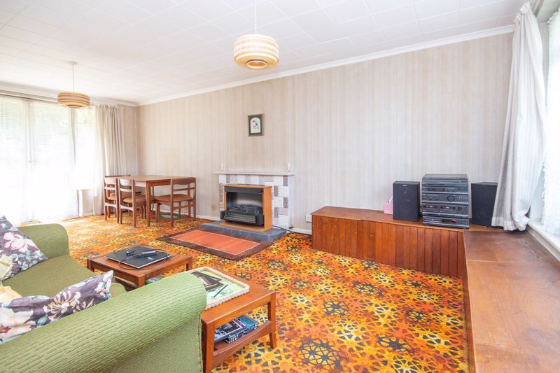 Property photo 3 of 15 Lounge