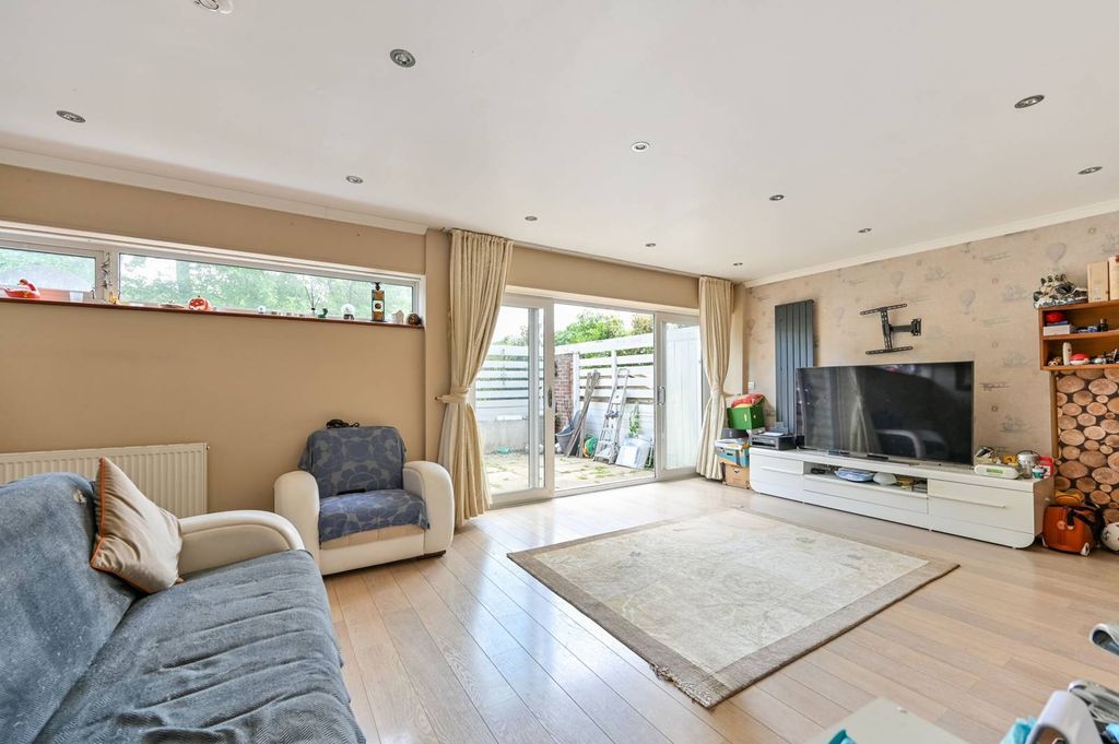 Property photo 3 of 11