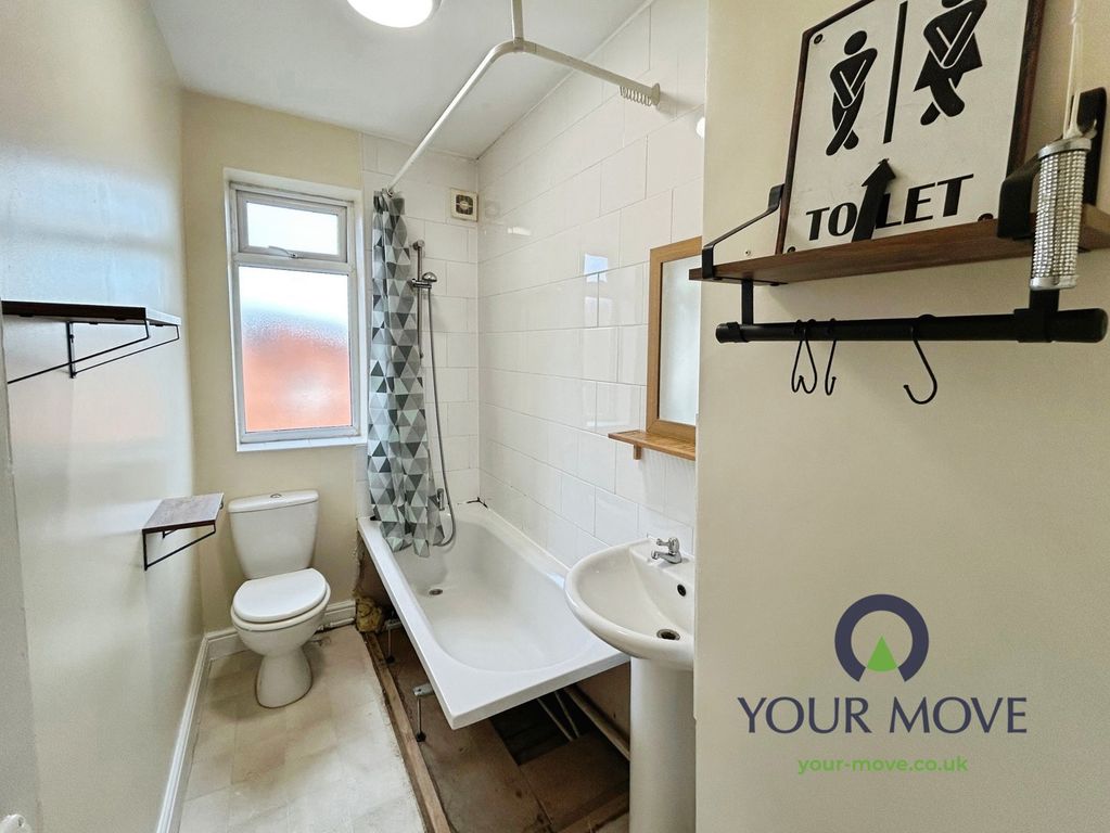 Property photo 2 of 9 Bathroom
