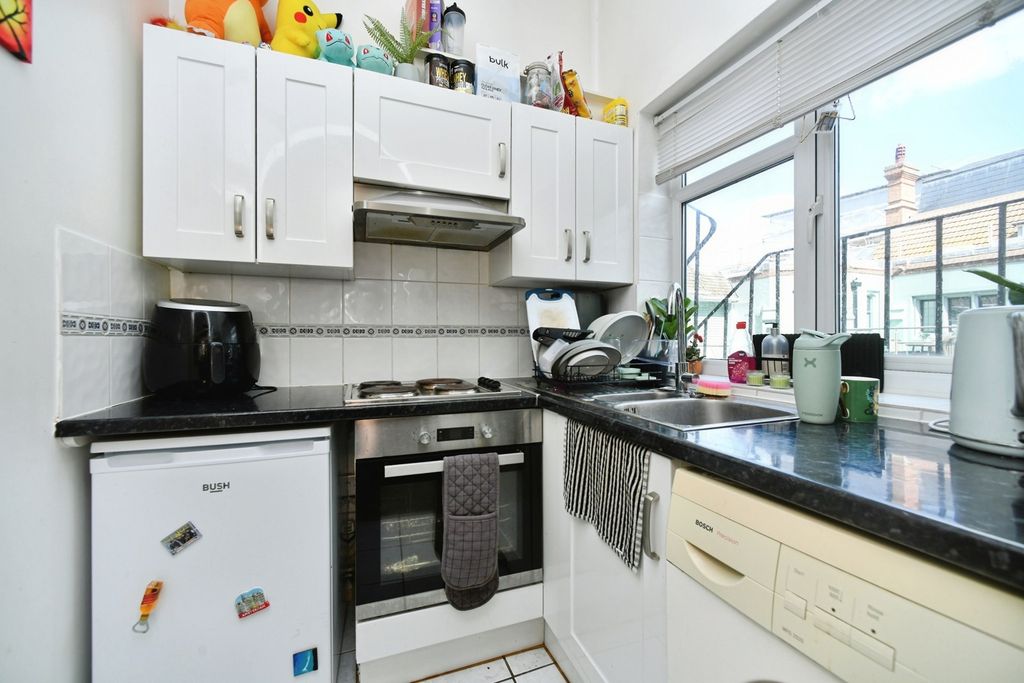 Property photo 3 of 15 Pbox-Img.Jpg