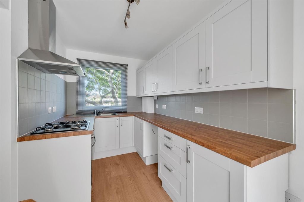 Property photo 3 of 16 Kitchen