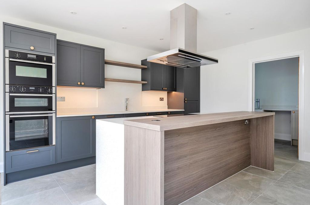 Property photo 3 of 17 Nes4 Kitchen.Jpg