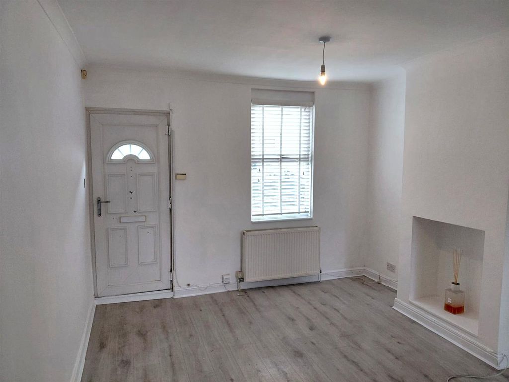 Property photo 2 of 5 Lounge