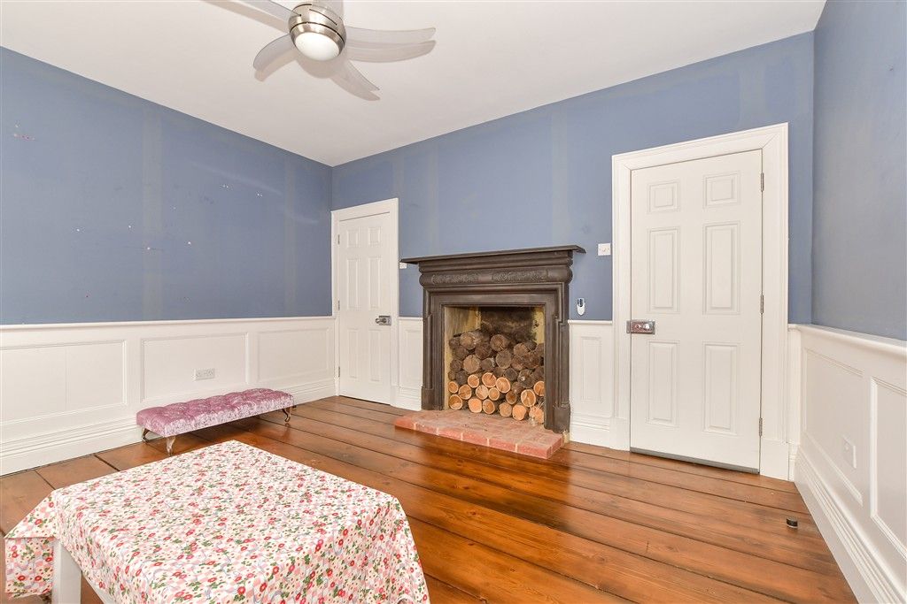 Property photo 1 of 14 Lounge