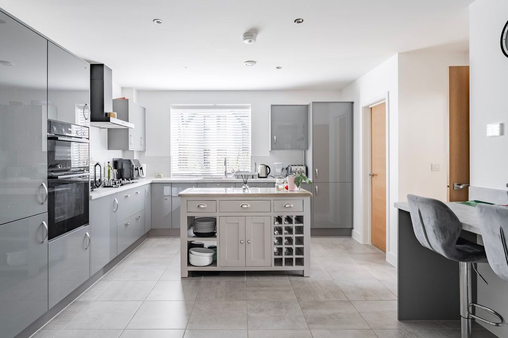 Property photo 3 of 26