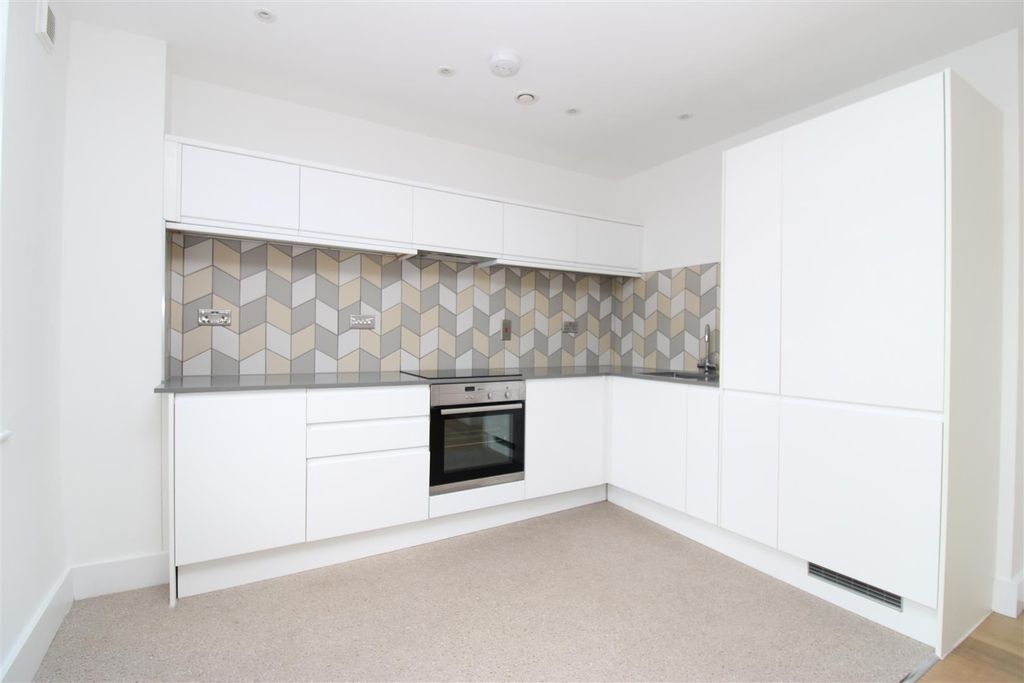 Property photo 1 of 7 Kitchen