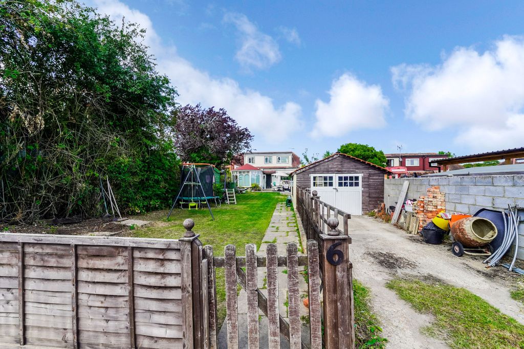 Property photo 2 of 39