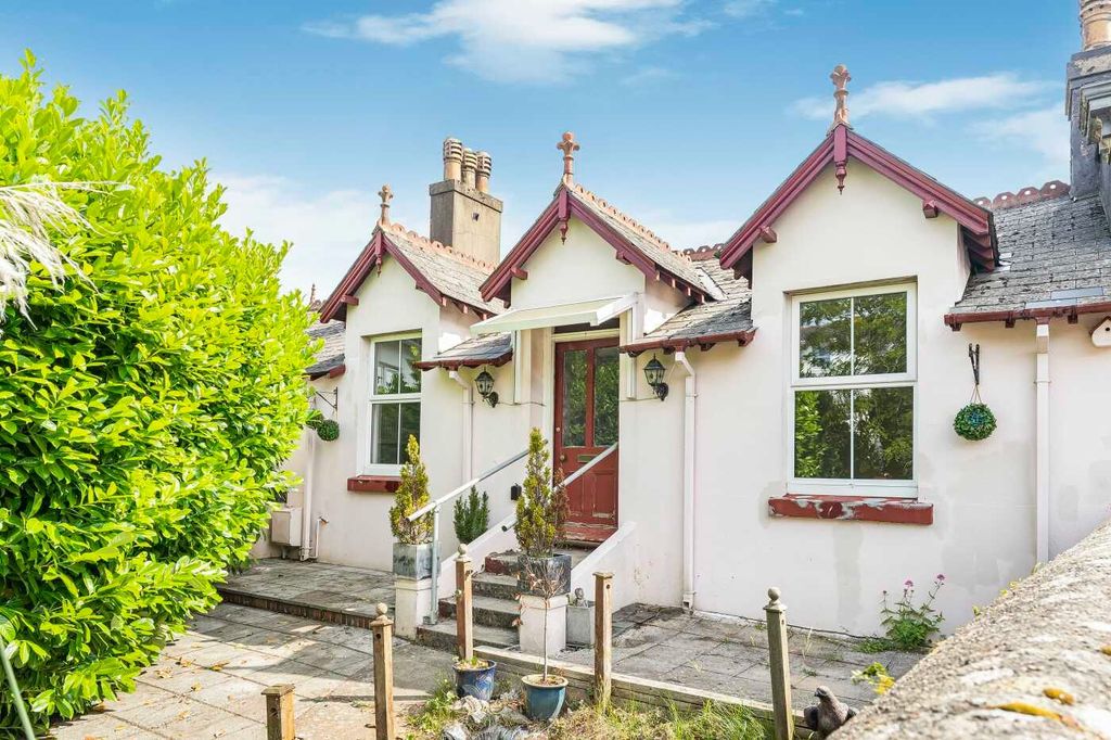 Property photo 1 of 12