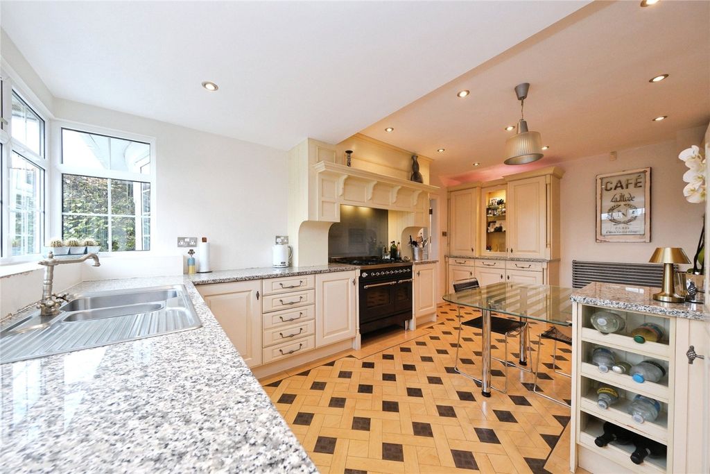 Property photo 2 of 31 Picture No. 37