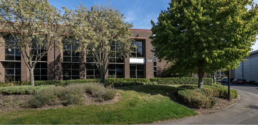 Property photo 1 of 2 955 Yeovil Road