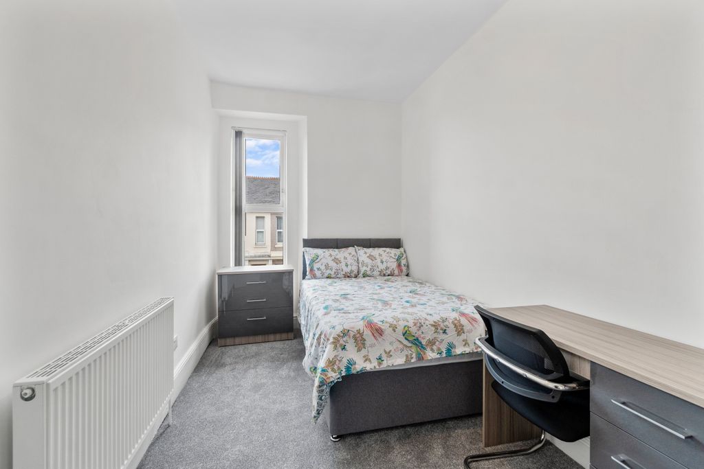 Property photo 1 of 7 0002