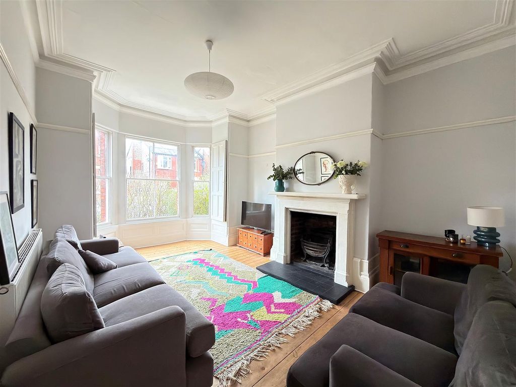 Property photo 2 of 23