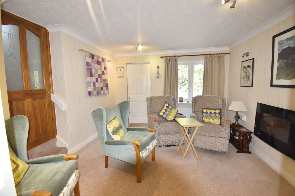 Property photo 2 of 16 Sitting Room