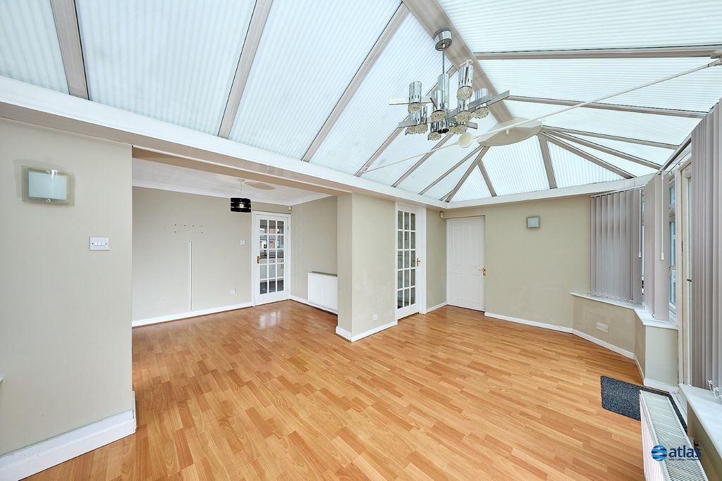 Property photo 3 of 21 Sunroom