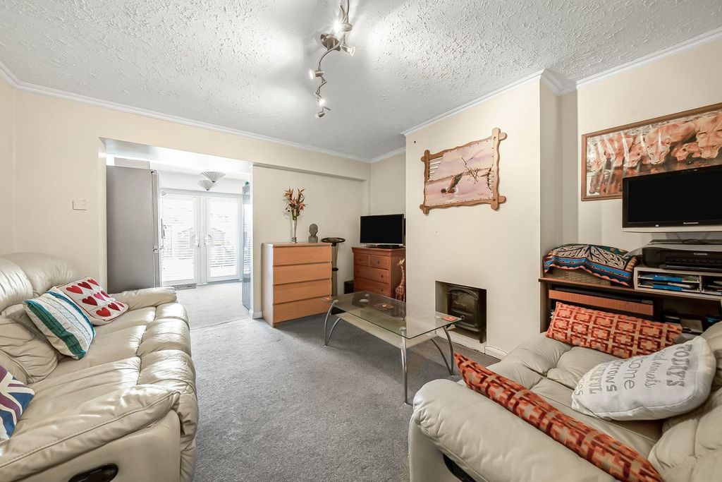 Property photo 2 of 20