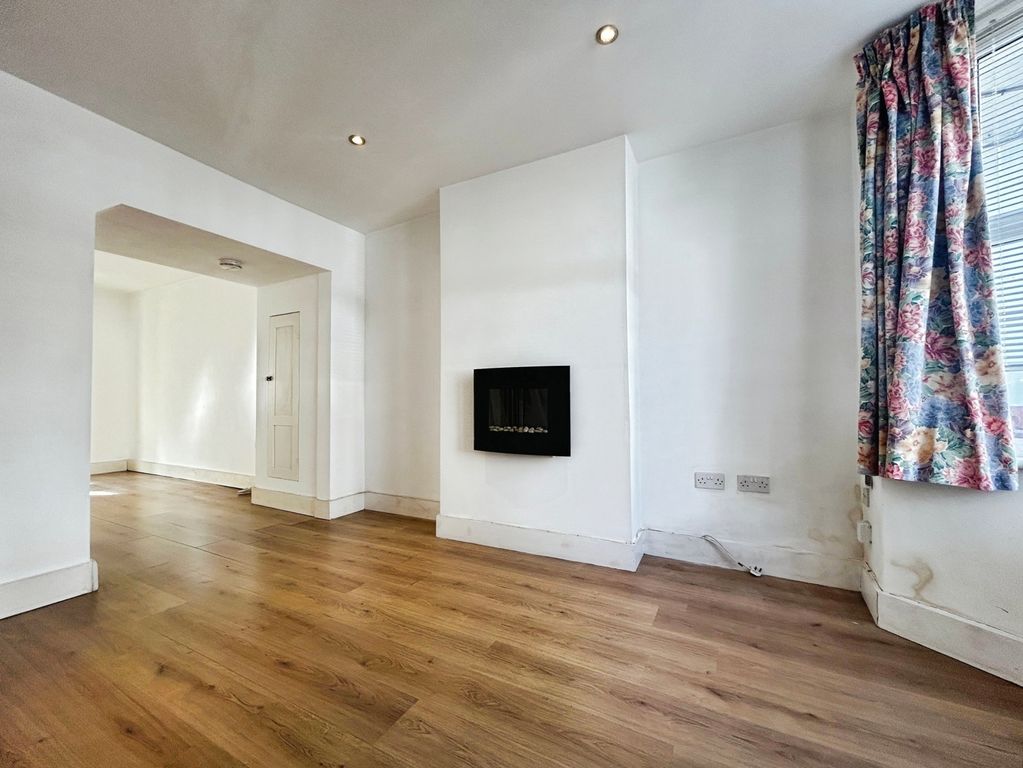 Property photo 2 of 11 Pbox-Img.Jpg
