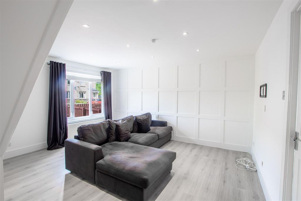 Property photo 3 of 14 Lounge.Jpg