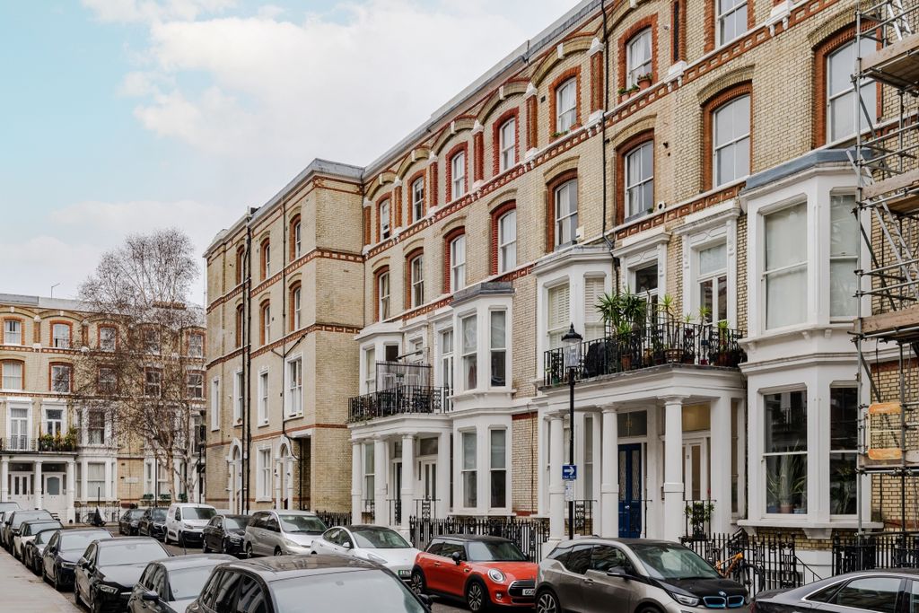 Property photo 3 of 10 Facade