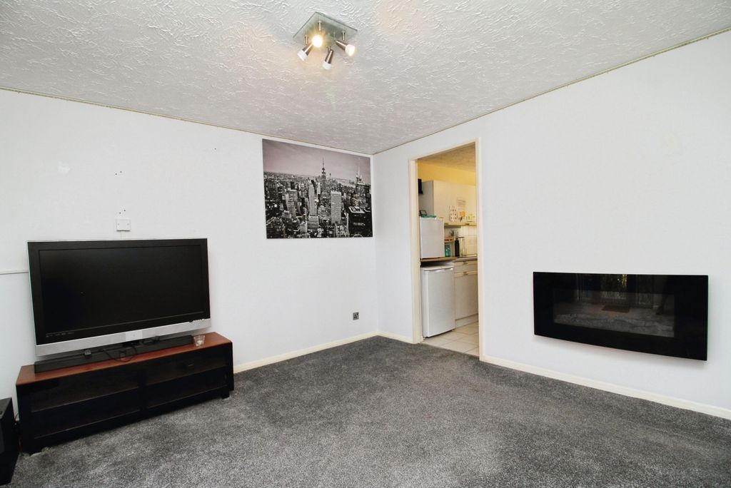 Property photo 3 of 11 2