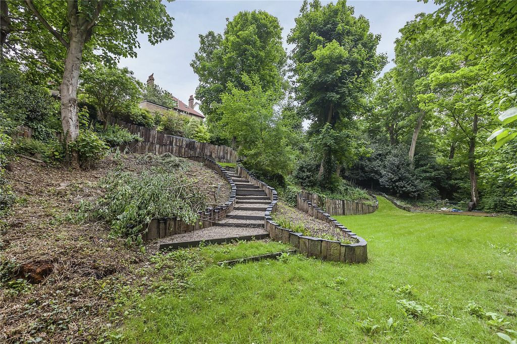 Property photo 2 of 14 Picture No. 12
