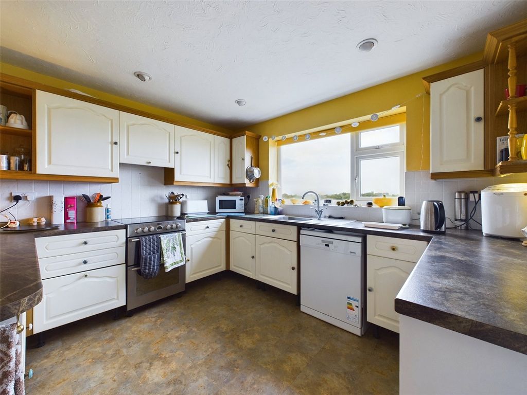 Property photo 3 of 31 Picture No. 30