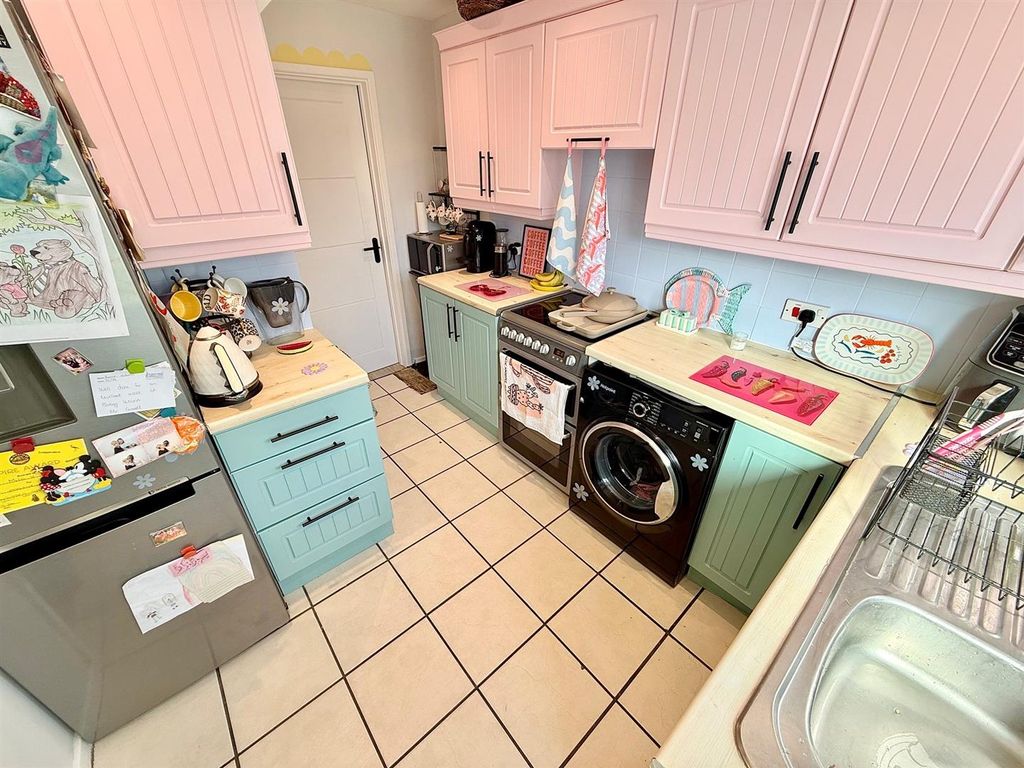 Property photo 2 of 15 Kitchen